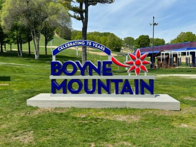 Boyne Mountain Condo -Sleeps 12 Boyne Falls Buitenkant foto